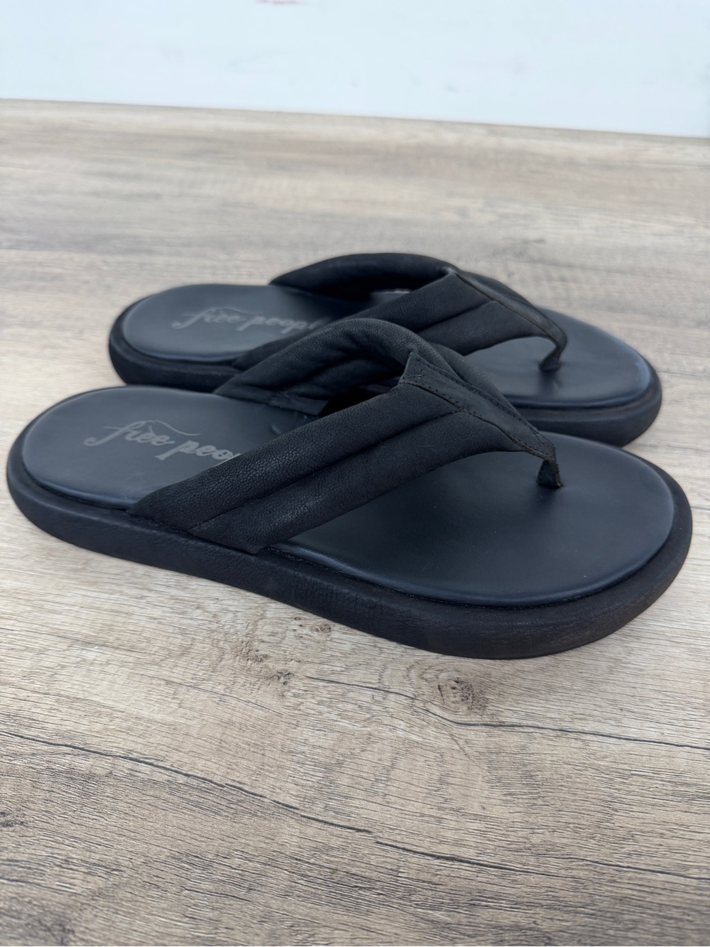 Free People Black Quilted Padded Flip-Flop Sandals - Picture 3 of 7